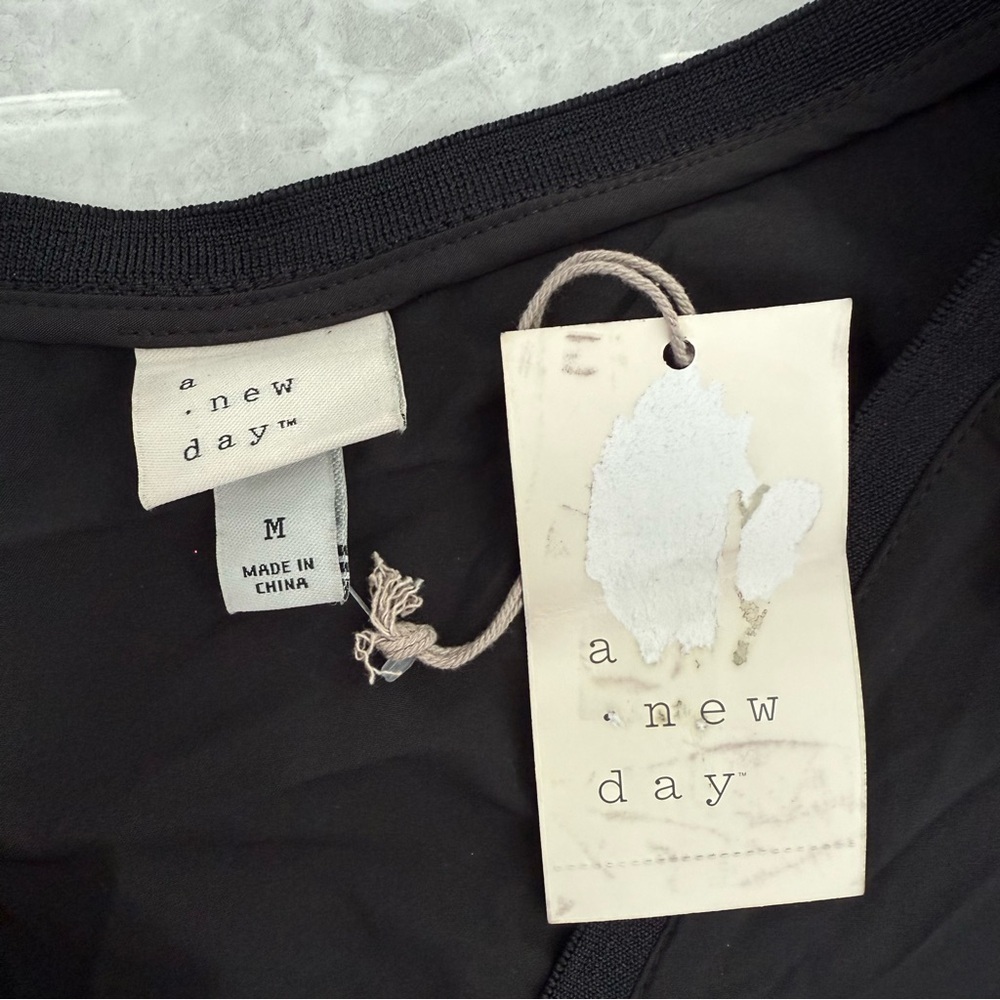 Women’s A New Day Black Basic V-Neck Tank Top Size Medium - Picture 10 of 14